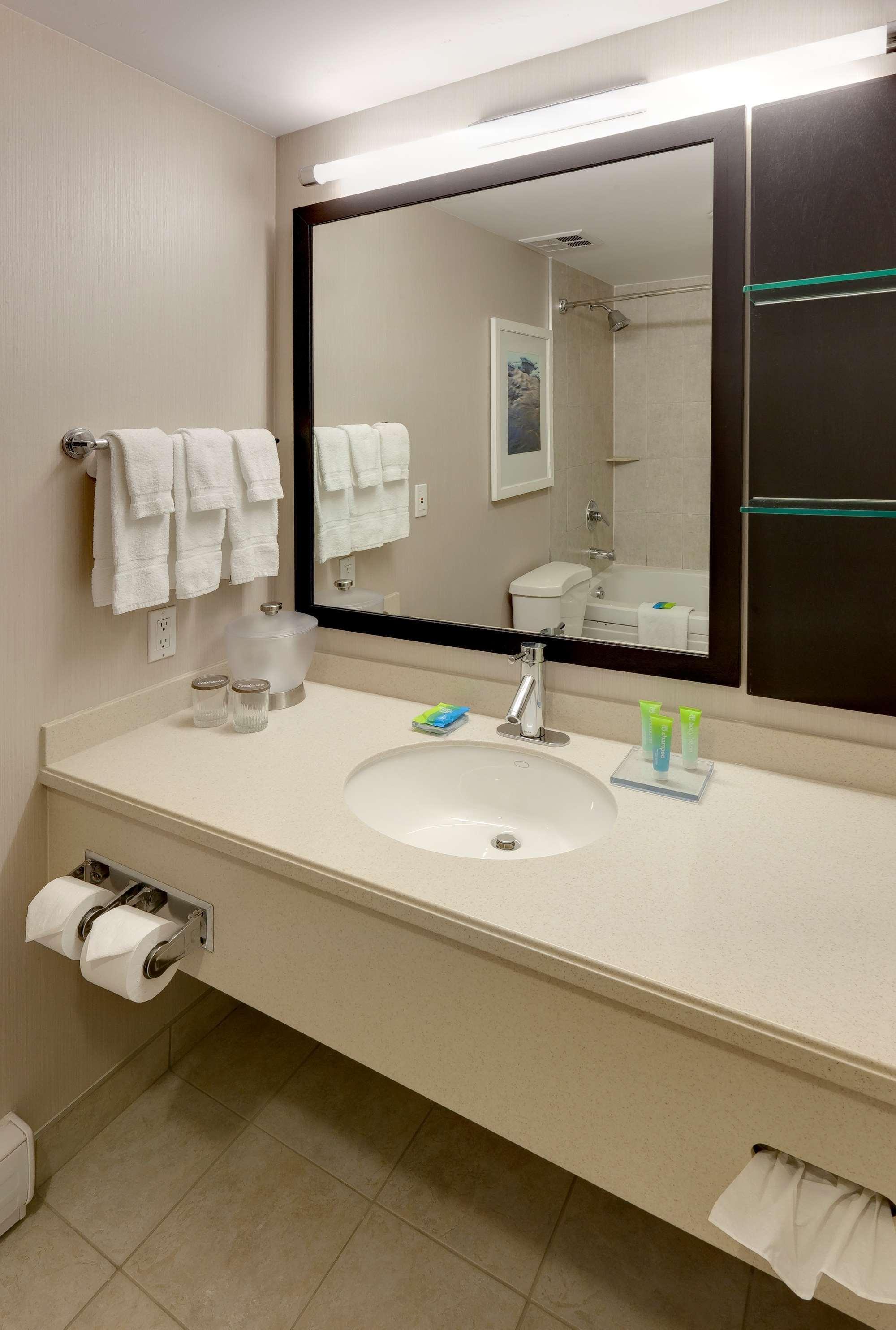 Niagara Fallsview Hotel & Suites Стая снимка